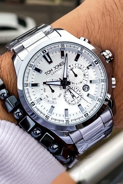 Tom Jones ساعة رجالية لون سيلفر 3 ATM ضد الماء ضمان سنتين + سوار هدية