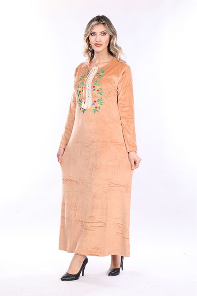mervemoda فستان طويل مخملي - رقبة سلمون وتطريز