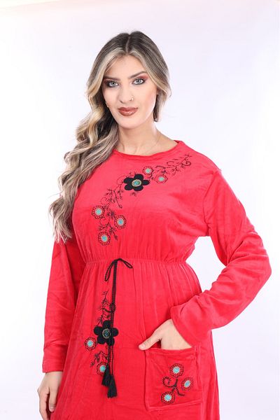 mervemoda Γυναικείο βελούδινο μακρύ φόρεμα με κόκκινο κέντημα