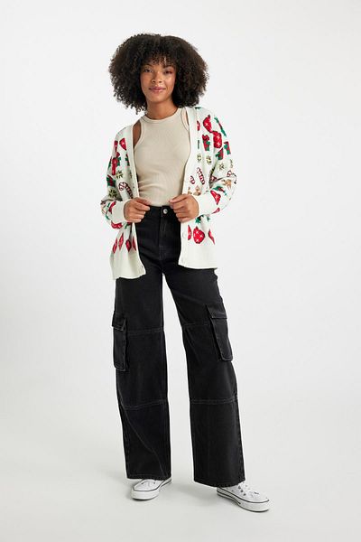 DeFacto Christmas Themed Oversize Wide Fit V-Neck Knitwear Cardigan A5434Ax23Cw
