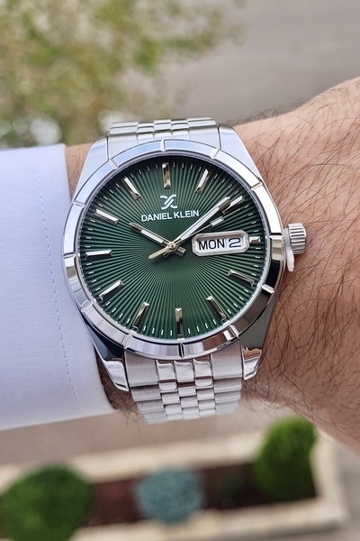 Daniel Klein Men's Wristwatch with Dial Green Band Silver Color Calendar and Day Function