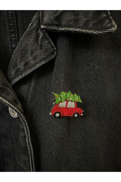 gokmentoy Noel Kırmızı Araba Çam Ağacı Yılbaşı Temalı Ahşap El Boyaması Broş