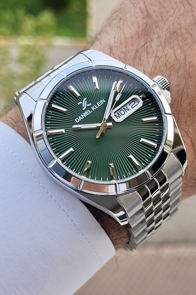 Daniel Klein Men's Wristwatch with Dial Green Band Silver Color Calendar and Day Function