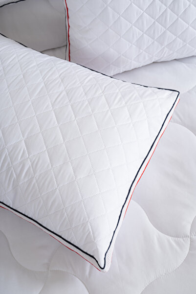 Bayev طقم وسادة/لحاف مكيف من الألياف الدقيقة مكون من 3 قطع - أبيض لوكس 2 وسادة و1 لحاف