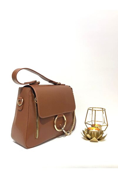 womenacs Tan Colored Women's Handbag with Chain Accessory and Shoulder Strap