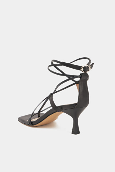 Perspective Dámské boty na tenkém podpatku černé barvy