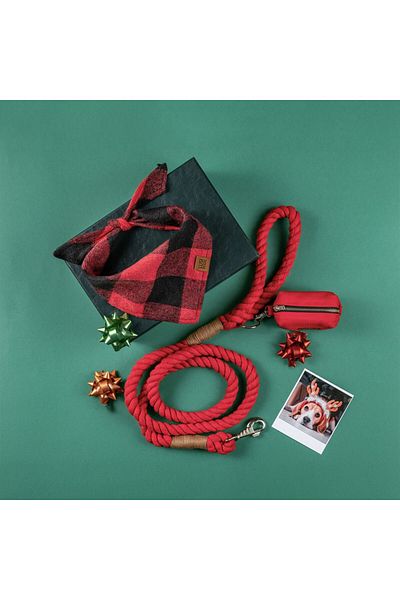 Lusi Doog Christmas Christmas Set Red Natural Rope Dog Leash Dog Bandana and Poop Bag Bag