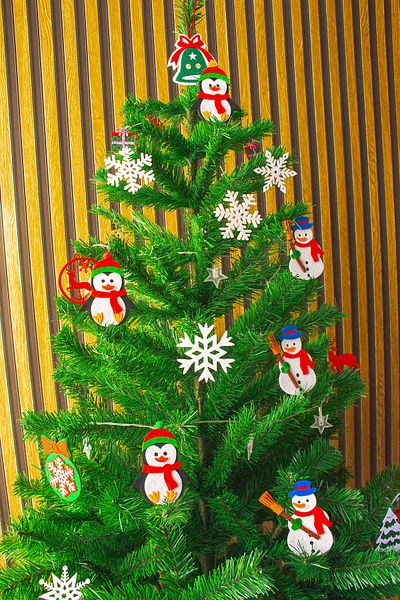 garaccu Red Scarf Penguin Ornaments 3 Pieces, New Year's Special Penguin Ornaments