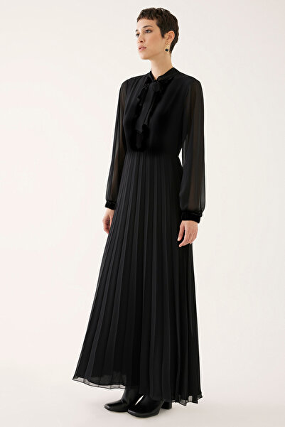 Perspective Šaty Dixie Regular Fit s dlouhým rukávem a kravatovým límcem v černé barvě