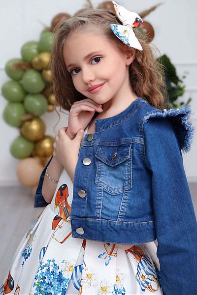 Riccotarz Jachetă din denim cu mărgele și rochie albă cu model pentru fetiță