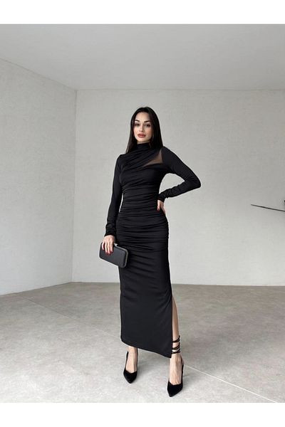 Afiş Butik Rochie neagră cu fante cu fereastră