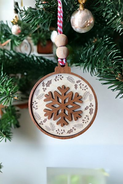 HippoDeco Christmas Pine Tree Ornament with Scandinavian Style Large Snowflake and Christmas Flowers Around