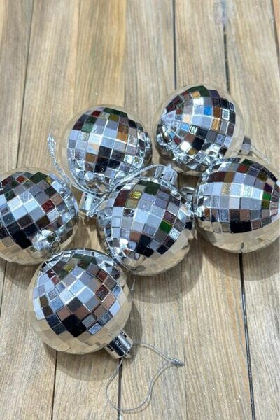 parti sürprizi شجرة صنوبر عيد الميلاد فضية 4 سم على شكل كرة ديسكو