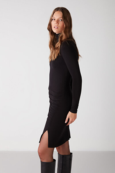 ETHIQUET Ingrıd Kadın Esnek Viskon Kumaşlı Drapeli Boğazlı Yırtmaçlı Vucudu Saran Siyah Elbise