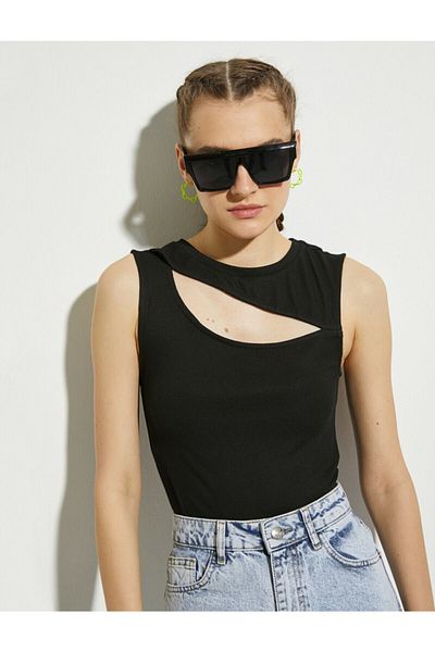 Koton Tricou de corp negru cu fereastra pentru femei