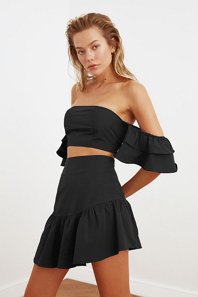 Trendyol Collection Set de top și de jos din popelin cu volan, guler Carmen negru TBESS20AU0071