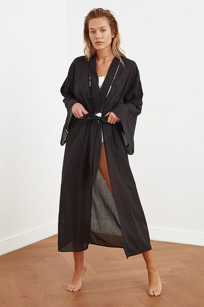 Trendyol Collection Schwarzer, gewebter, ausgestellter Mini-Strandkimono aus Baumwolle mit Gürtel und Streifen-Accessoires
