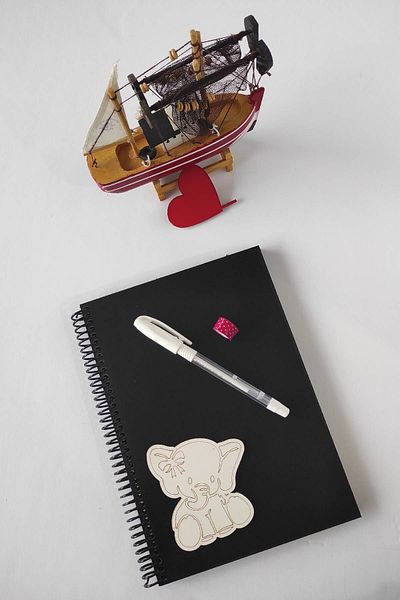 Tasarım Siyah Defter White Elephant Patterned Wooden Cover Notebook with Black Leaves Memory Notebook Gift Notebook Mother Baby Notebook