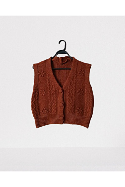 Namaste Vintage Brown v-neck short knitted model sweater