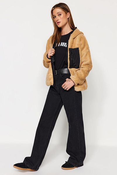 Trendyol Collection Oversize velbloudí plyšový kabát - s kapucí a detailně do kapsy Twoaw24Mo00200