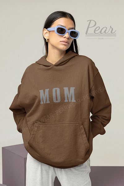 Pear Wear Дамски суитшърт с качулка и 3 нишки, с щампа MOM и повдигнат дизайн