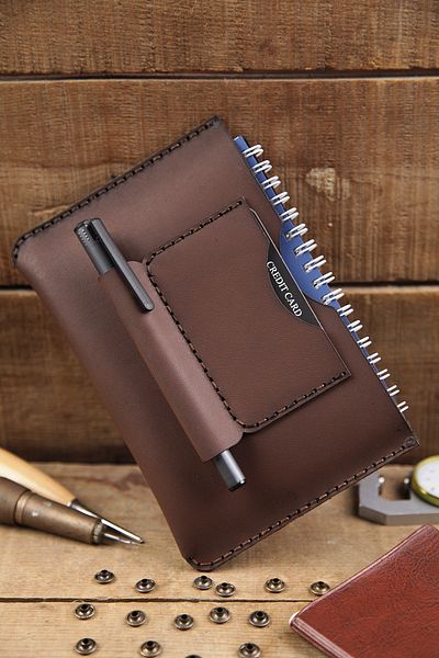 New Coast Leather 1900's Ръчно изработен калъф за тефтер A6 от естествена кожа