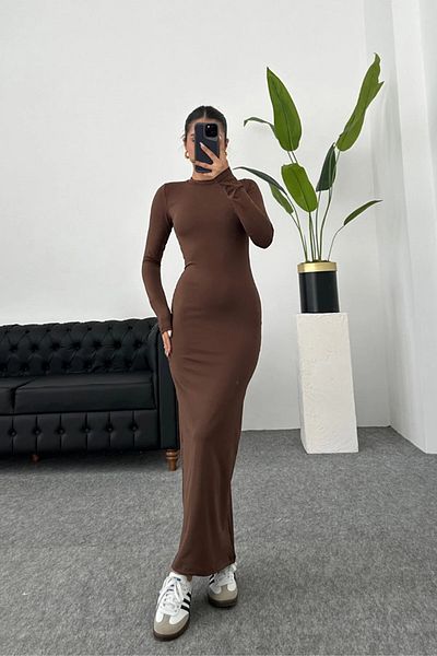 Look Kadıköy Καφέ μακρυμάνικο φόρεμα με λαιμόκοψη