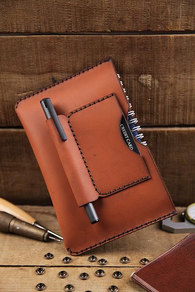 New Coast Leather 1900's Ръчно изработен калъф за тефтер A6 от естествена кожа