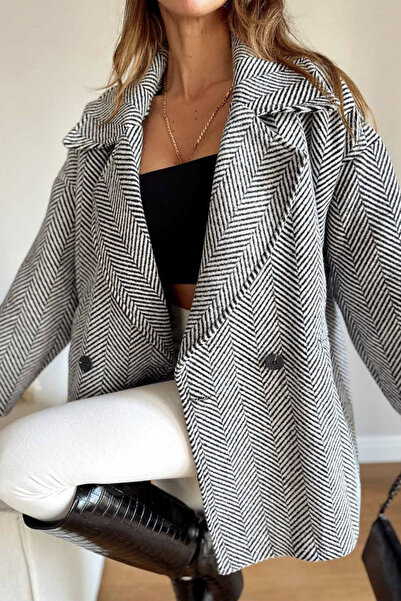 Suziş Fekete-fehér színű halszálkás mintás túlméretes szabványos méretű bélelt rövid kabát