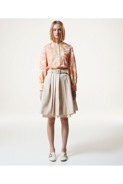 Machka Bluse mit Blumenmuster und vollem Kragen