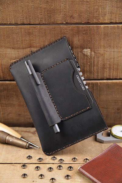 New Coast Leather 1900's Ръчно изработен калъф за тефтер A6 от естествена кожа