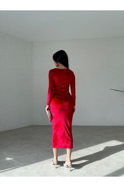 buqre's moda Rochie midi drapeată cu detaliu lateral din catifea