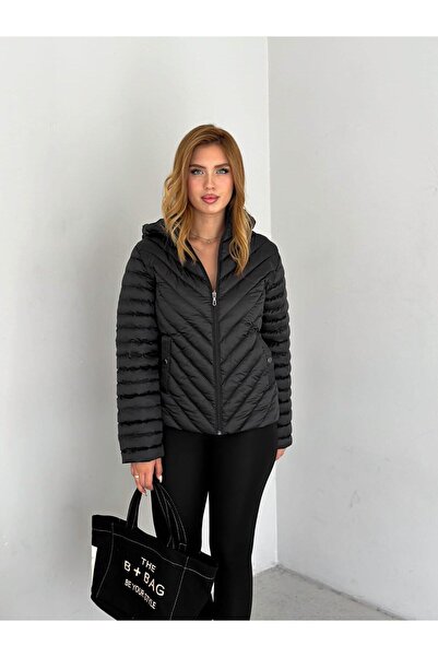 Stone Sık Raylı V Desen Çıkma Kapüşonlu Şişme Kadın Mont