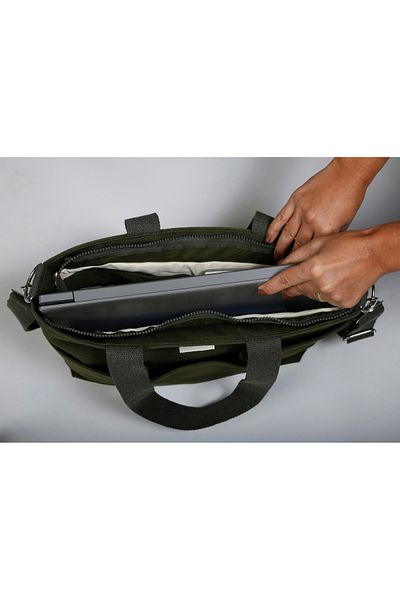 VAGO COLLECTION LAPTOP SIZE SHOULDER BAG