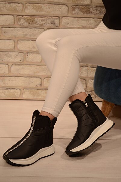 Isy KADIN SİYAH BEYAZ ÖNÜ DESENLİ PARAŞÜT KUMAŞ SPOR BOT