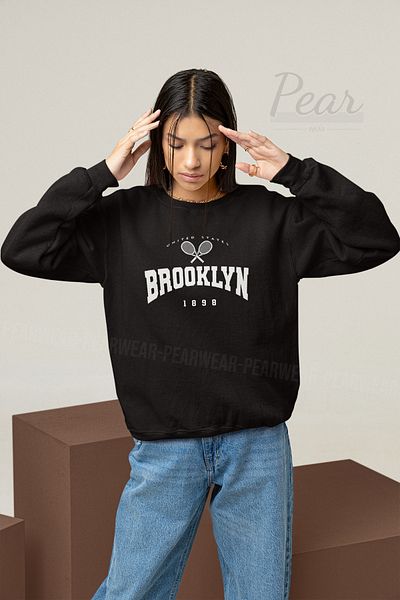 Pear Wear Дамски суитшърт с 3 нишки и повдигнат овърсайз принт от Бруклин