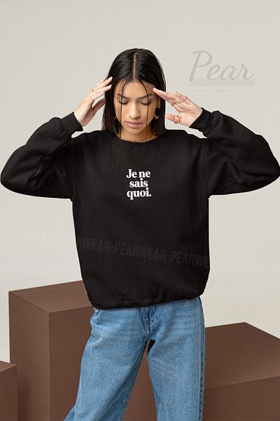 Pear Wear Дамски суитшърт с 3 нишки и повдигнат овърсайз принт Je Ne Sais Quoi