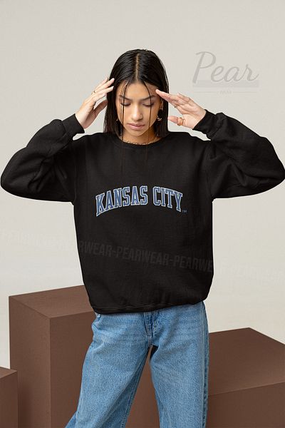 Pear Wear Дамски суитшърт с 3 нишки и повдигнат овърсайз принт от Канзас Сити