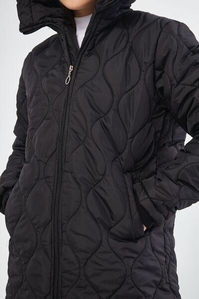 Buket Tekstil Palton de damă matlasat cu blană neagră cu model special