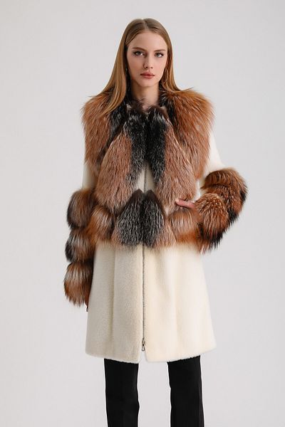 Leather Club Ecru Wool Coat with Natural Fur Accessories