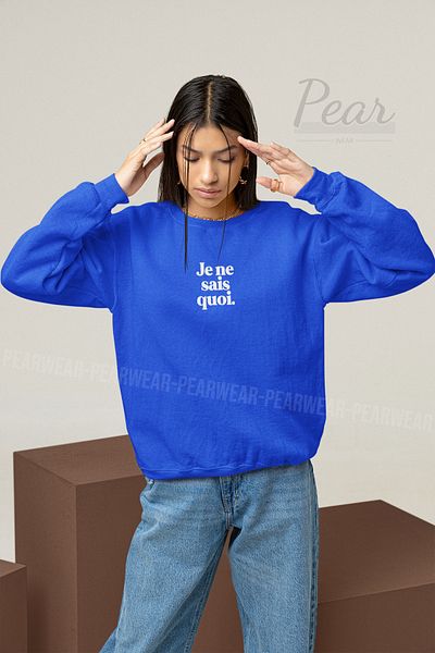 Pear Wear Дамски суитшърт с 3 нишки и повдигнат овърсайз принт Je Ne Sais Quoi