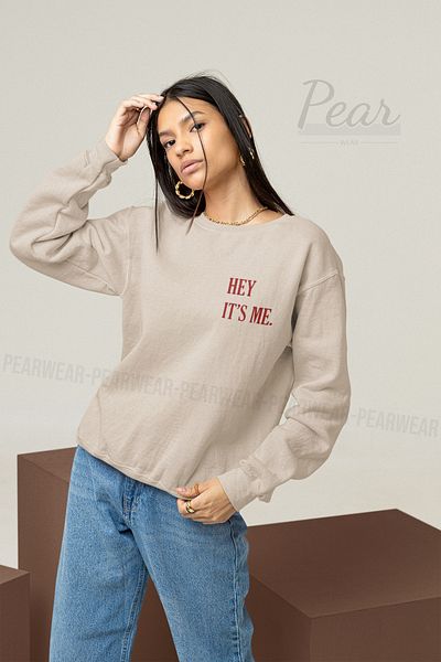 Pear Wear Γυναικείο φούτερ με στάμπα Hey Its Me με 3 κλωστές