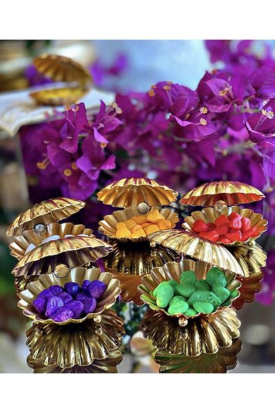 NEWTREND Züccaciye Set of 6 Gold Oyster lids and Footed Coffee Bowls, Turkish Delights, macarons, sugar bowls, presentation, coffee and treat bowls