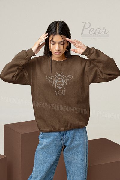 Pear Wear Дамски суитшърт с 3 нишки и принт Bee You, голям размер