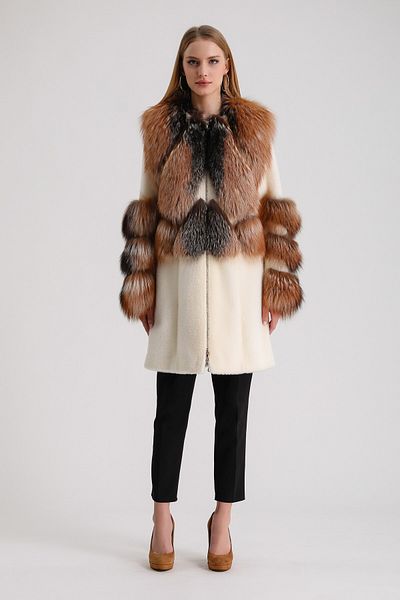 Leather Club Ecru Wool Coat with Natural Fur Accessories