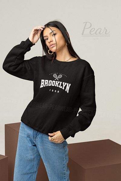 Pear Wear Дамски суитшърт с 3 нишки и повдигнат овърсайз принт от Бруклин