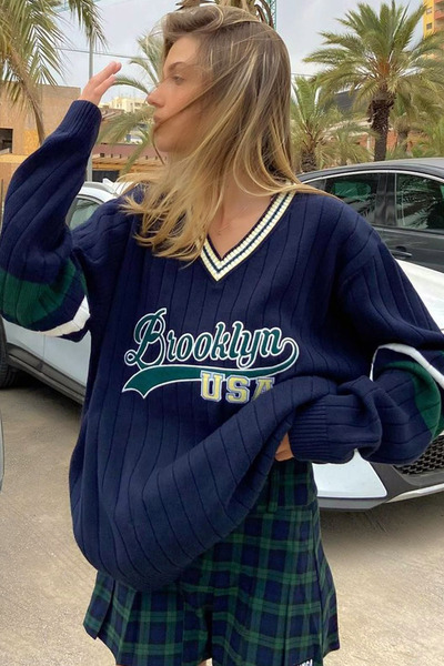 CoolLook Nakış İşleme Yazılı Blok Çizgili Uzun Düşük Kol Detaylı V Yakalı Rah...