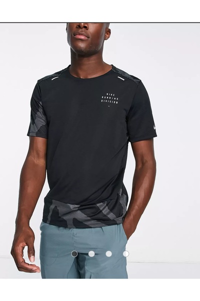 Nike Dri-Fit Run Division Rise 365 Graphic Short-Sleeve Erkek Tişört