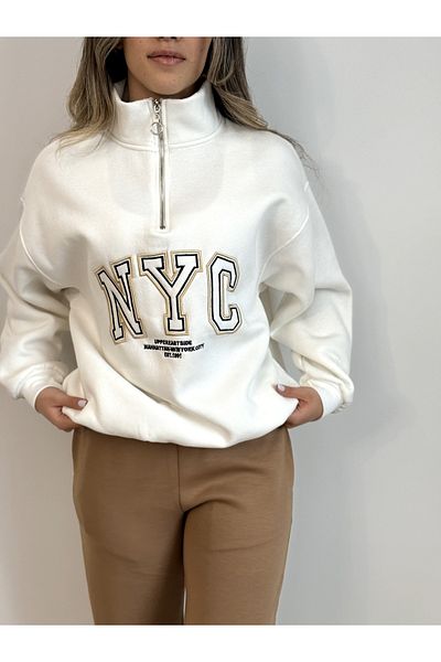 Mint EMBROIDERY detailed three-thread raised sweatshirt