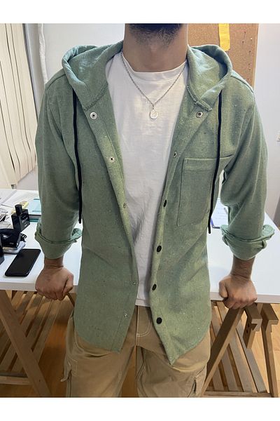 Tarz Cool قميص حطاب بغطاء للرأس باللون الأخضر المائي والأبيض بجيب واحد وغطاء قلاب للرجال
